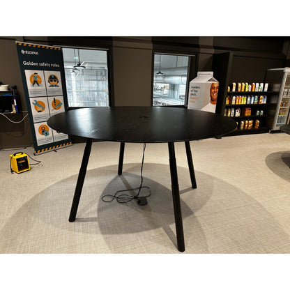 Møtebord fra Materia med el hev/senk, 200Ø i svart