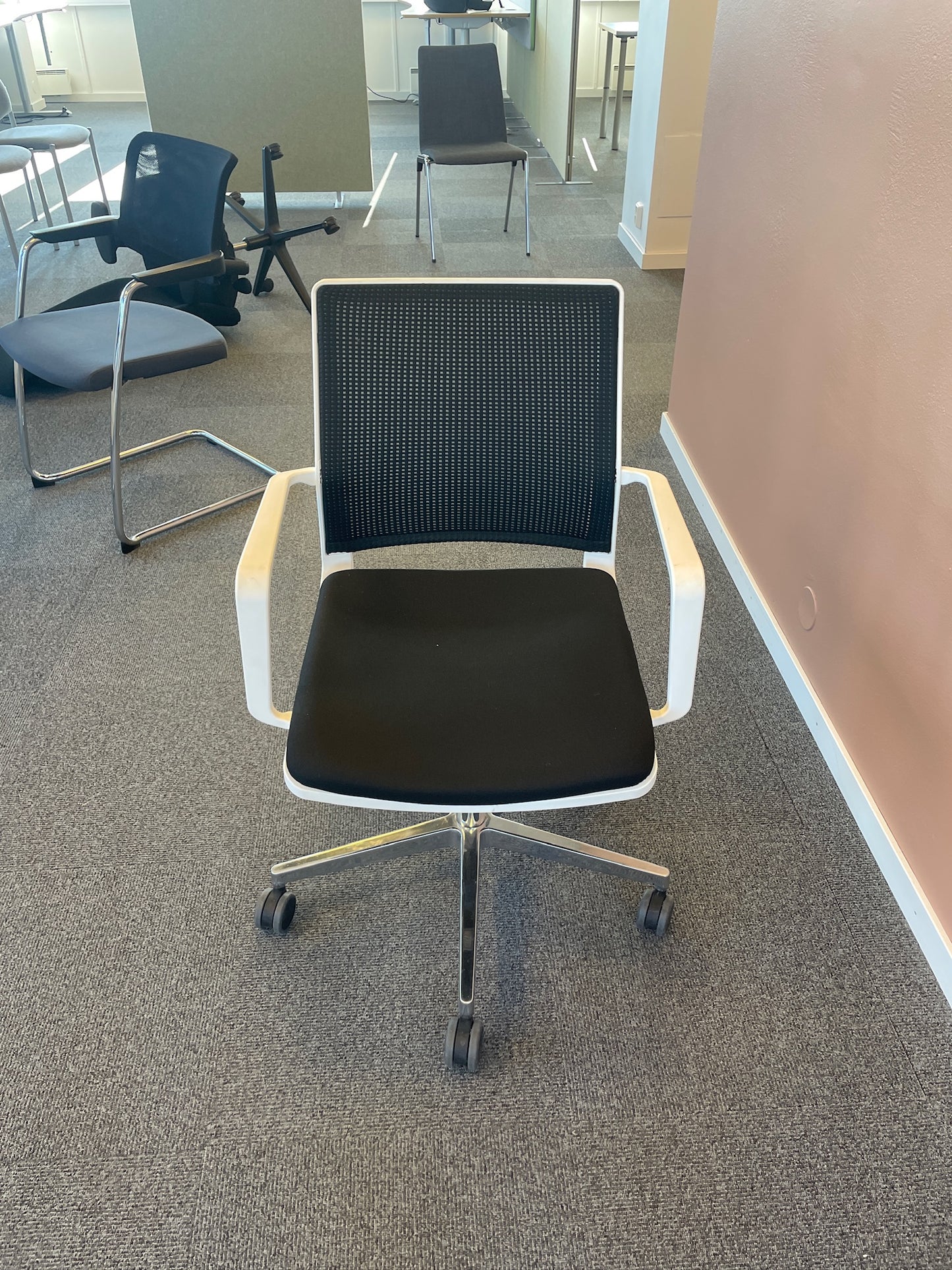 W70 møteromsstol fra Wagner, med armlener