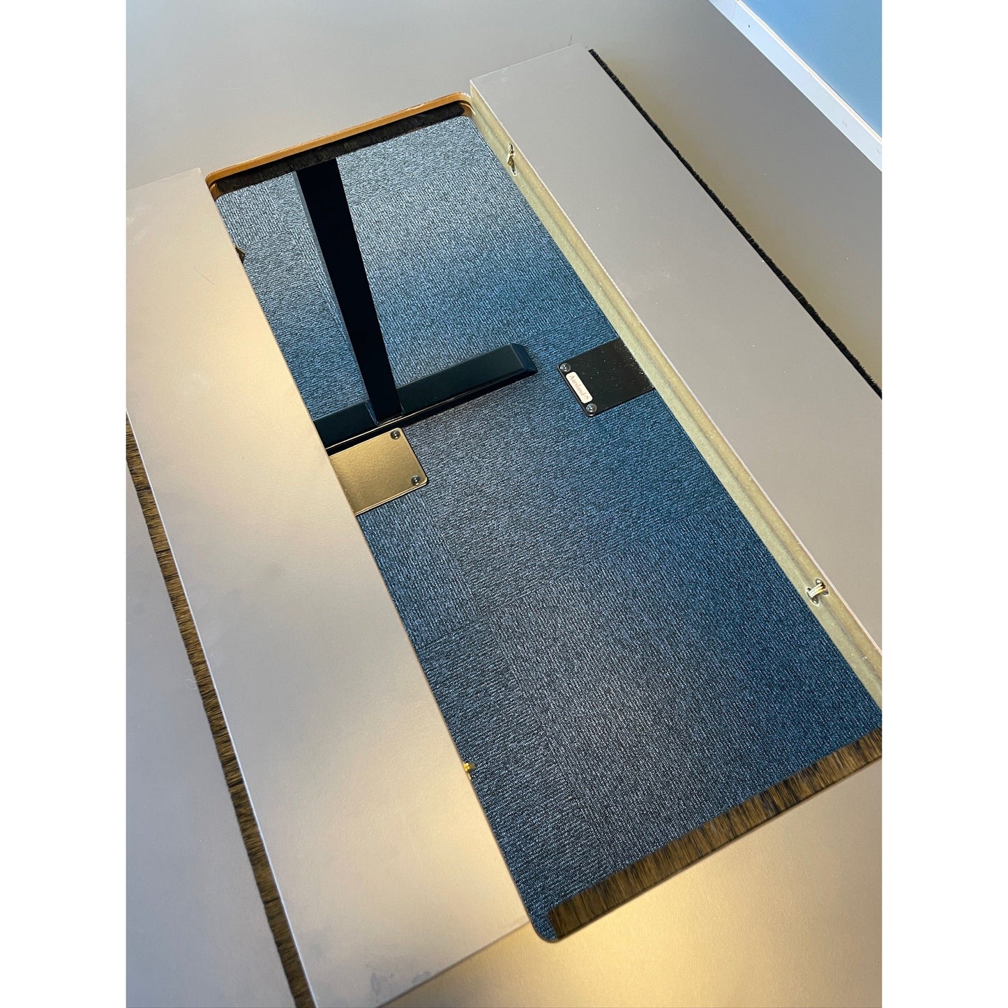 Møteromsbord i mørk grå fra Aarsland, 320x80 cm