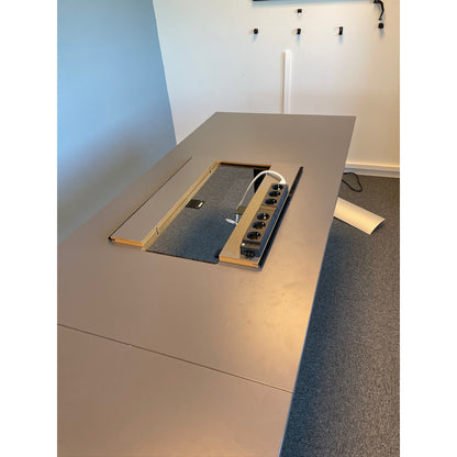 Møteromsbord i mørk grå fra Aarsland, 320x80 cm