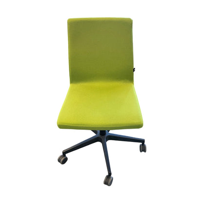 Møteromsstol fra Topstar, grønn, med hjul