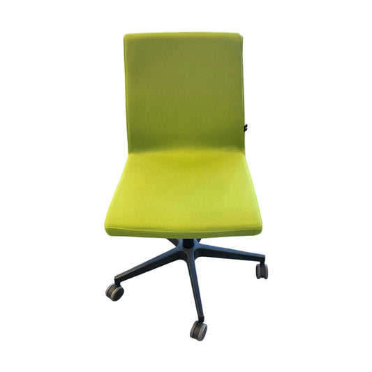 Møteromsstol fra Topstar, grønn, med hjul