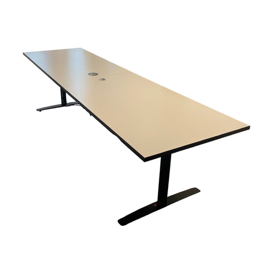 Møtebord fra Fora Form, hvit laminat, 280x80 cm