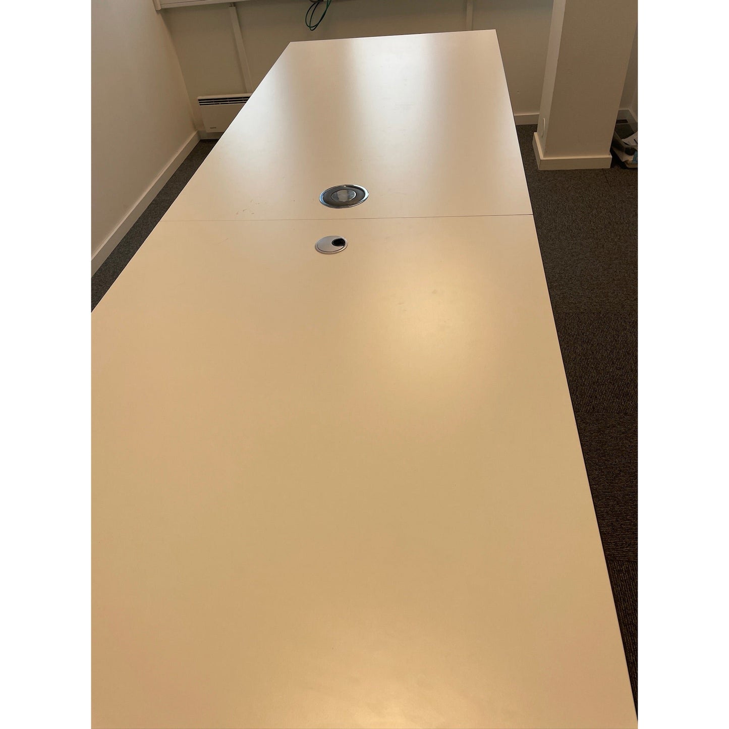 Møtebord fra Fora Form, hvit laminat, 280x80 cm