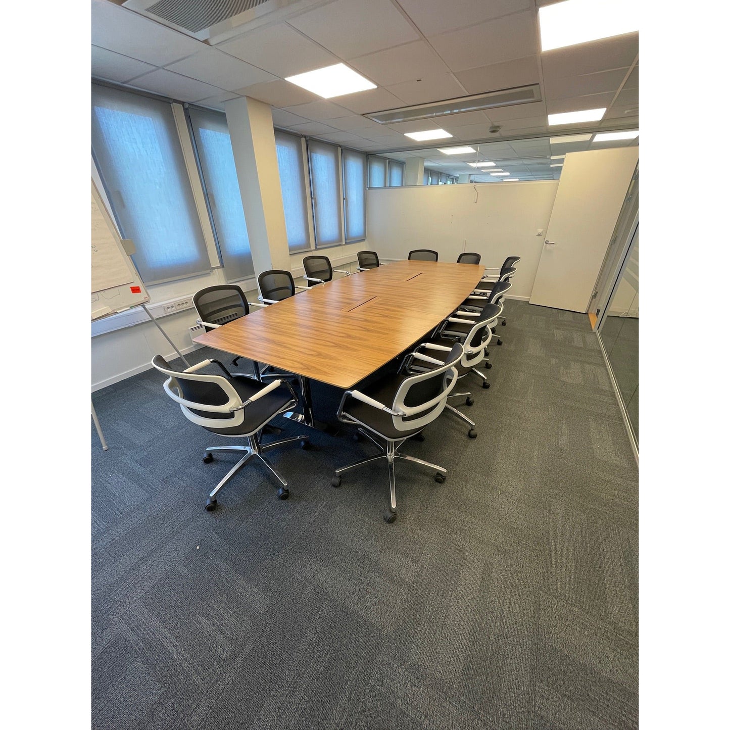 Båtformet konferansebord i oljet eik fra Horreds, 360x150 cm