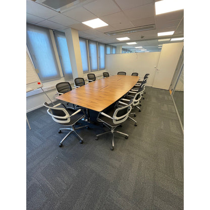 Båtformet konferansebord i oljet eik fra Horreds, 360x150 cm