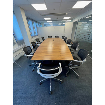 Båtformet konferansebord i oljet eik fra Horreds, 360x150 cm