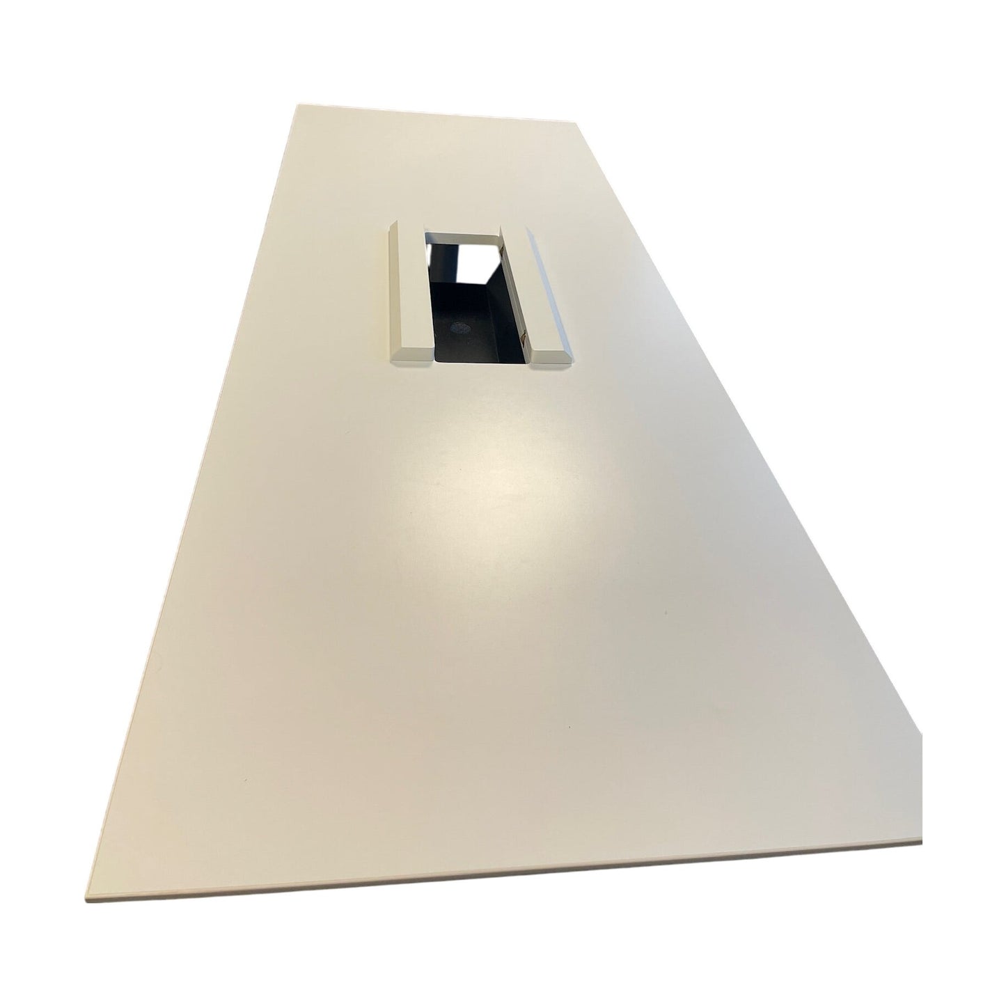 Hvitt møteromsbord med kabelluke fra Fora Form, hvit laminat, 210x80 cm