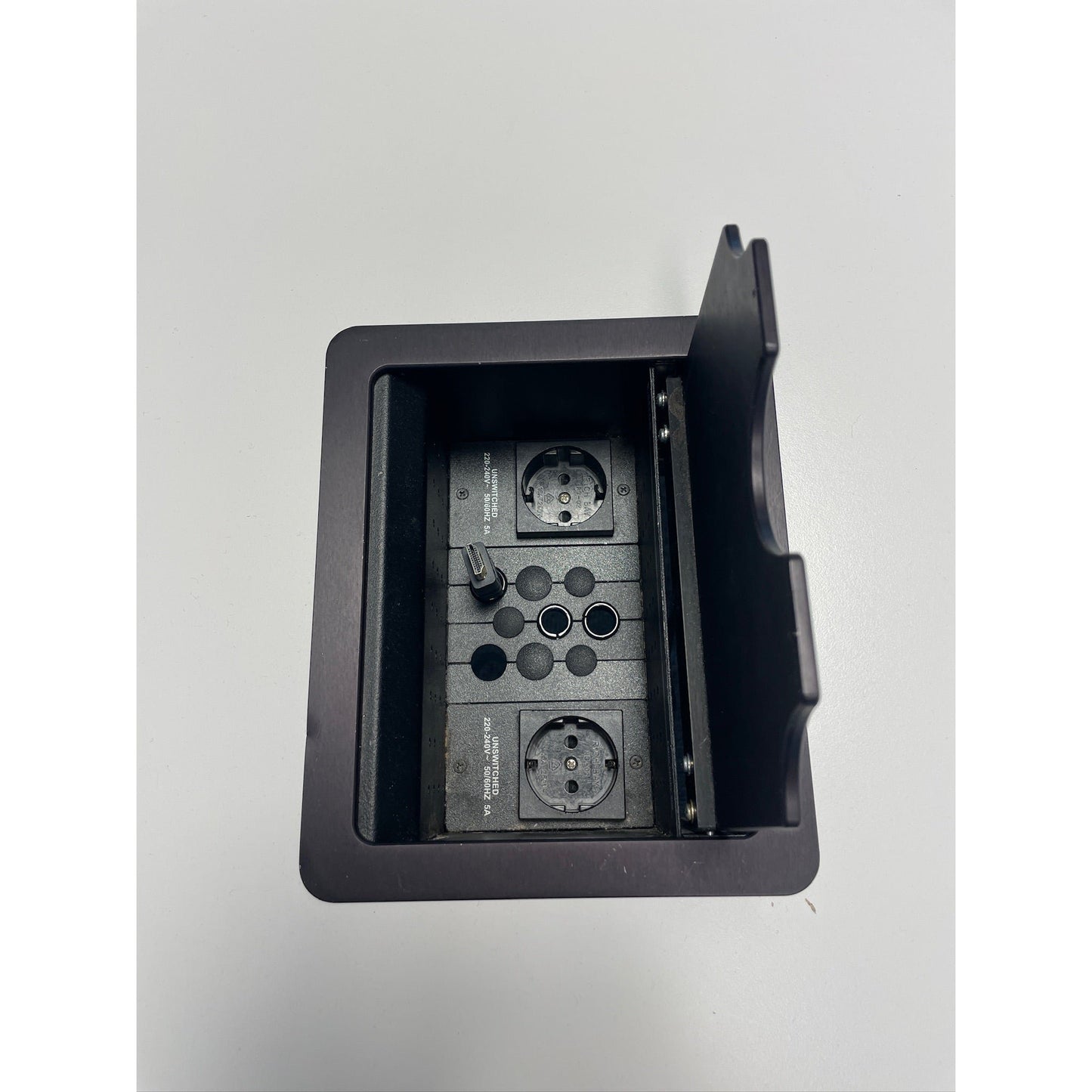 Sirkulært møtebord fra Fora Form, hvit, 130x130 cm