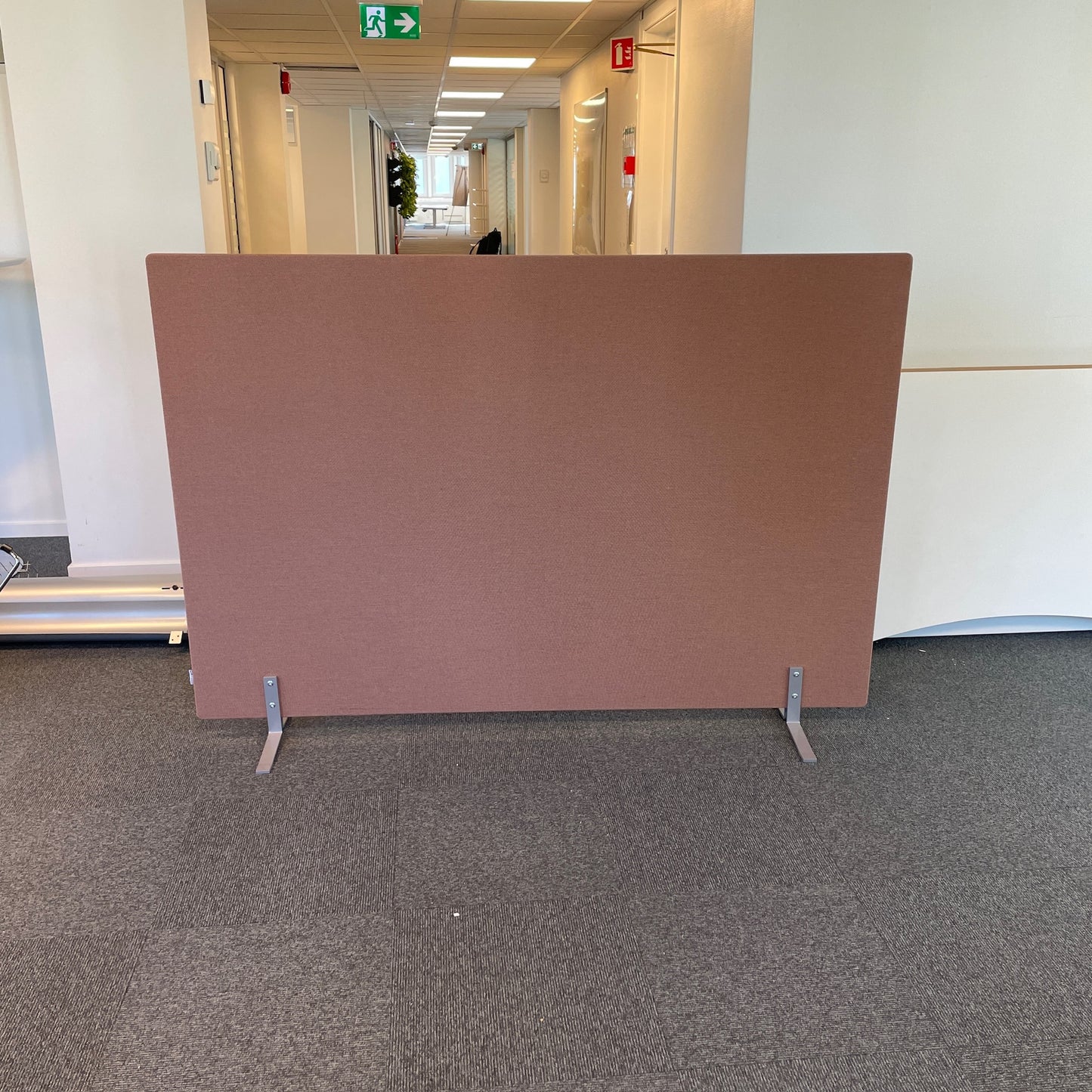 Gulvstående skjermvegg