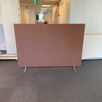 Gulvstående skjermvegg