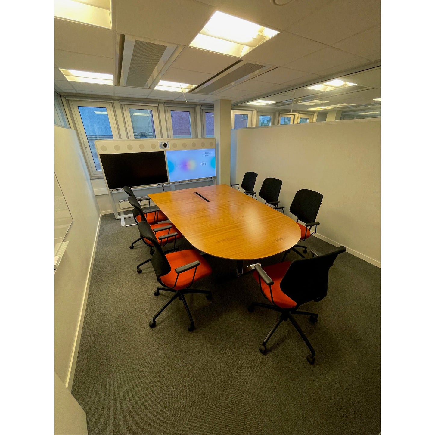 Veggrettet videomøtebord i oljet eik fra Horreds, 240x160 cm