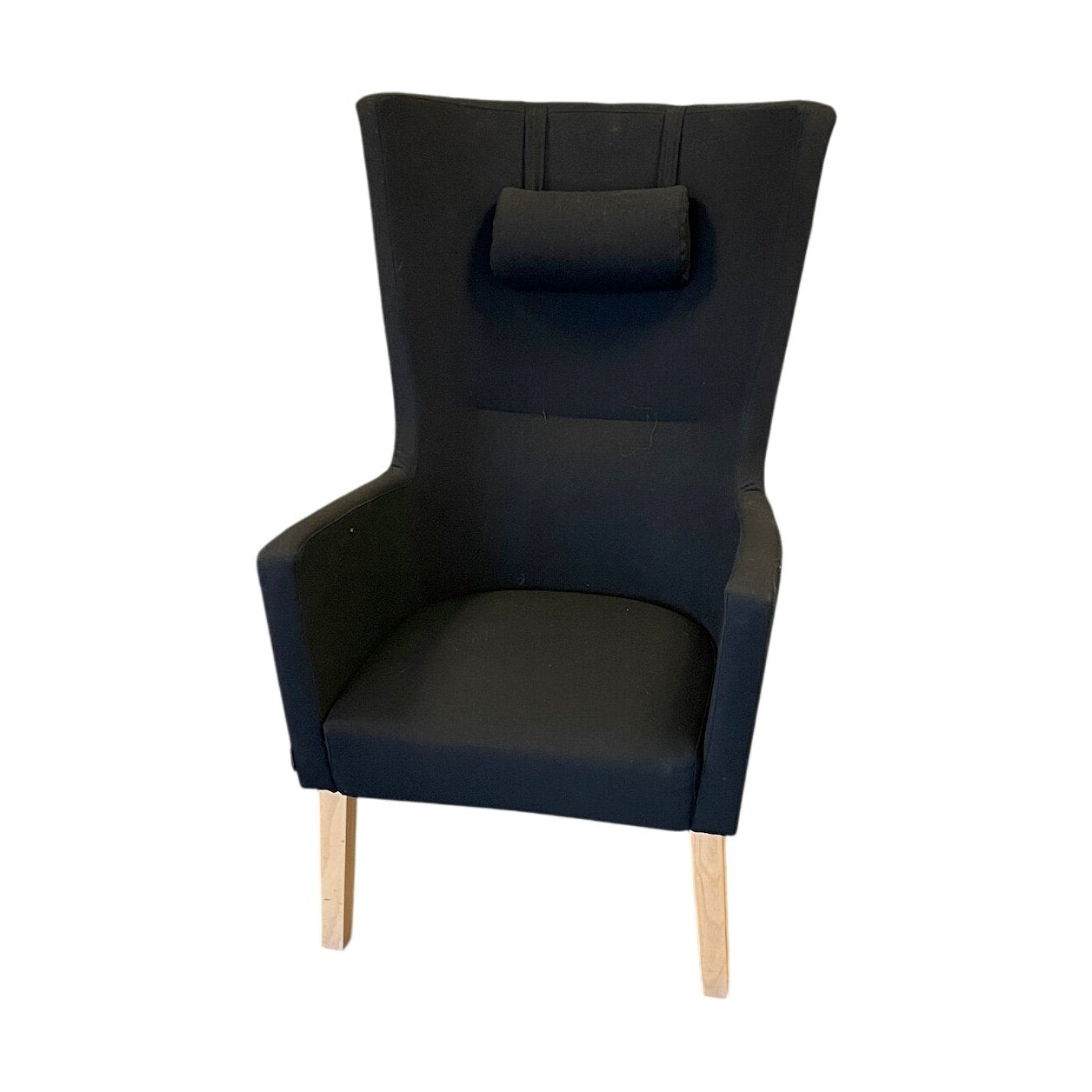 Solino lenestol fra Swedese, sort tekstil, med nakkestøtte