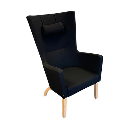 Solino lenestol fra Swedese, sort tekstil, med nakkestøtte