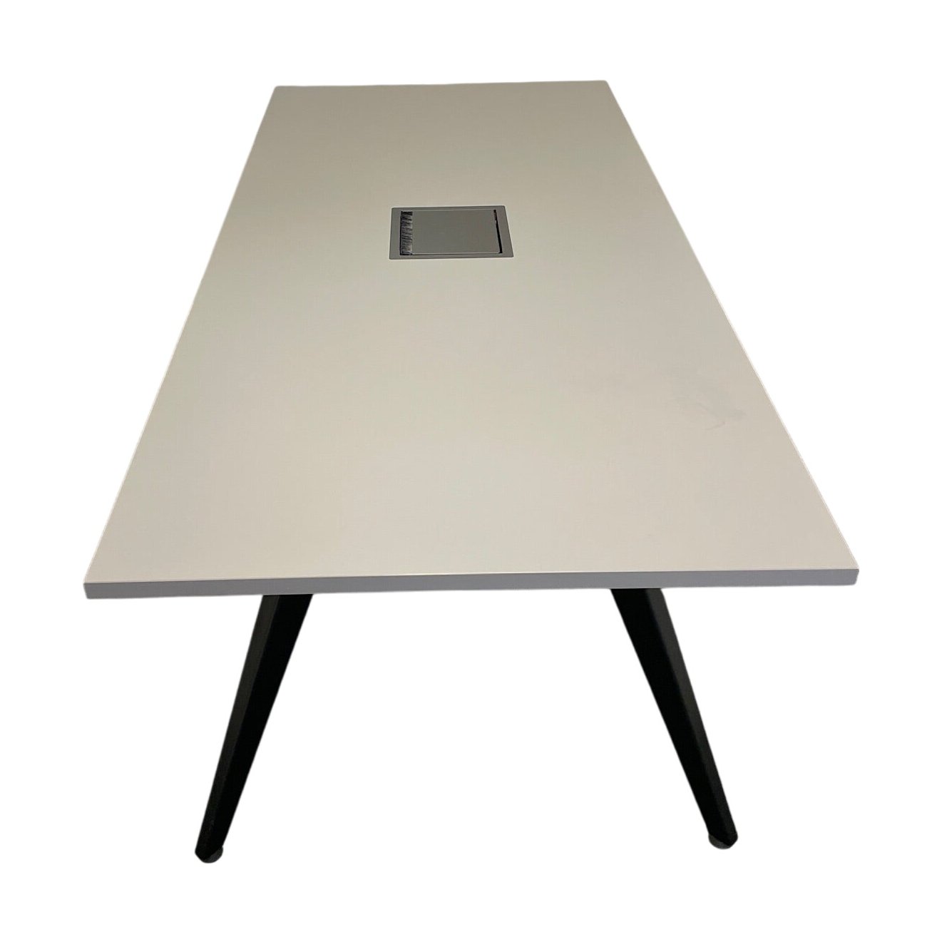 (180x80) Møteromsbord i grått med kabelbrønn og sorte skråbein fra Aarsland