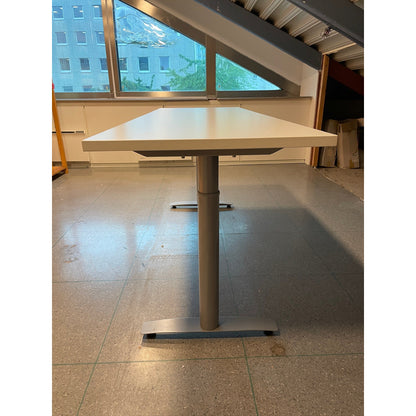 Møtebord fra Fora Form, hvit laminat, 180x60 cm