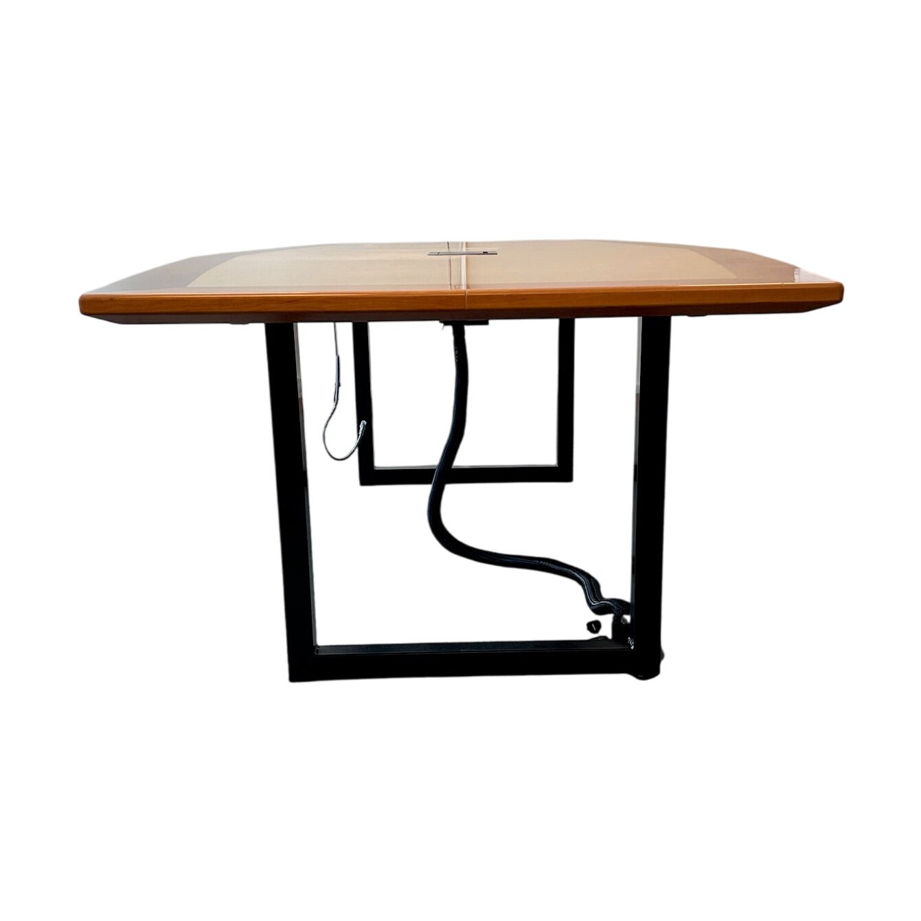 Båtformet møtebord av lakkert tre, med kontrastlist, 260x130 cm