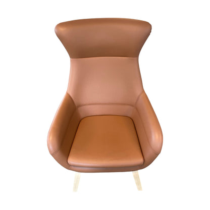 Crona lenestol fra Brunner, lys brunt skinn, eikebein