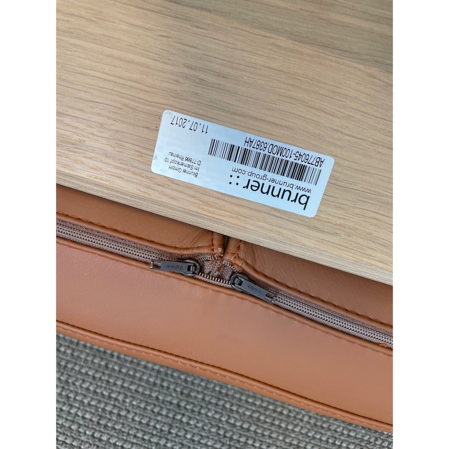 Crona lenestol fra Brunner, lys brunt skinn, eikebein