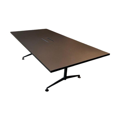 Kvart møtebord fra Fora Form, svart laminat, 240x120 cm