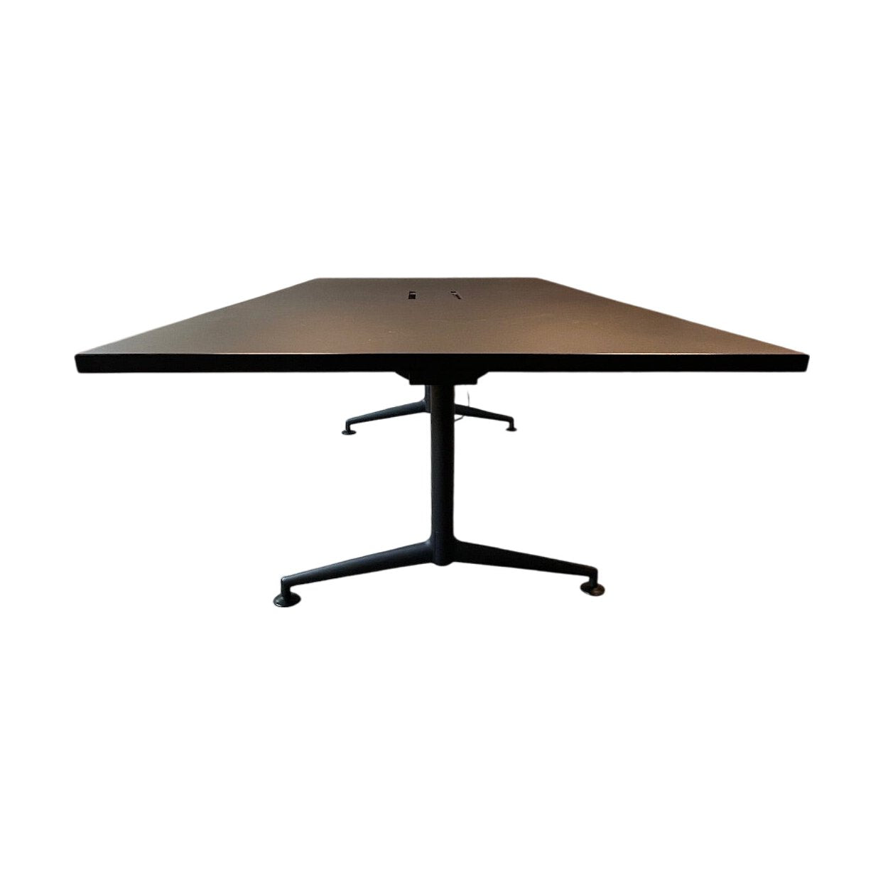 Kvart møtebord fra Fora Form, svart laminat, 240x120 cm