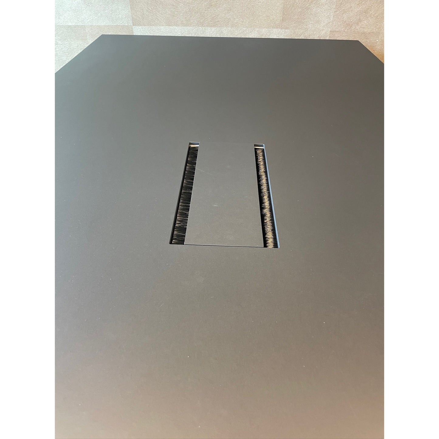 Kvart møtebord fra Fora Form, svart laminat, 240x120 cm