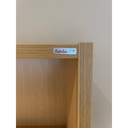 Bokhylle i eik fra Aarsland, 80x40x165 cm, beige