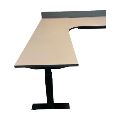 L-formet elektrisk hev/senk skrivebord fra Linak, kremfarget bordplate, 200x200 cm