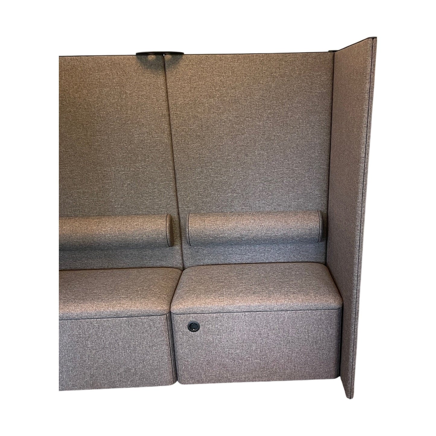 dB loungesofa fra Abstracta med integrert strømuttak