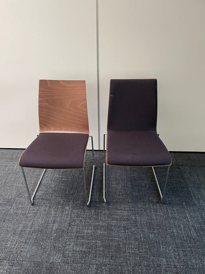 Fox møteromsstol fra Brunner, stablebar