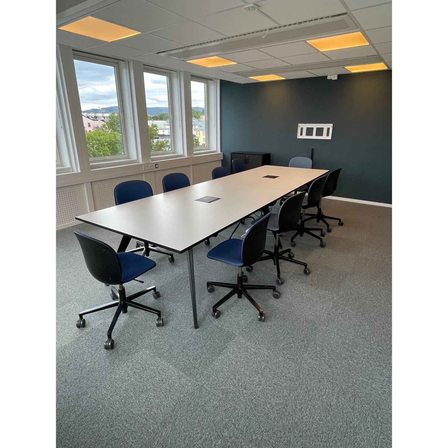 Møtebord fra Fora Form, hvit laminat, 380x120 cm