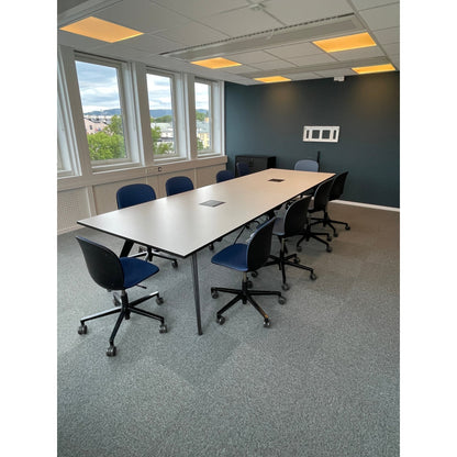 Møtebord fra Fora Form, hvit laminat, 380x120 cm