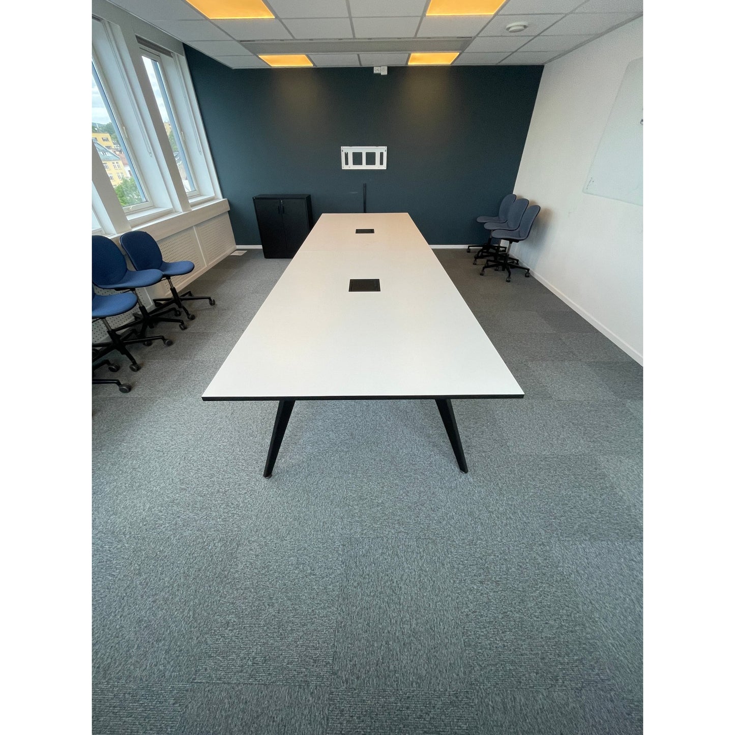 Møtebord fra Fora Form, hvit laminat, 380x120 cm