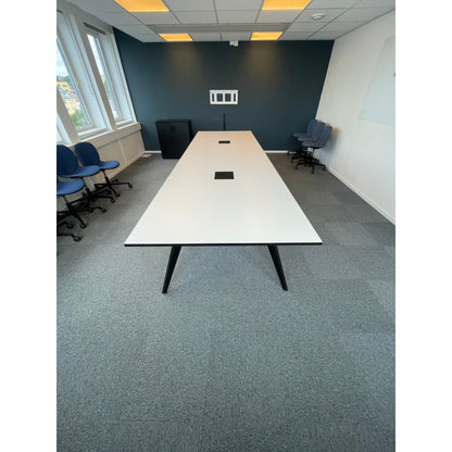 Møtebord fra Fora Form, hvit laminat, 380x120 cm
