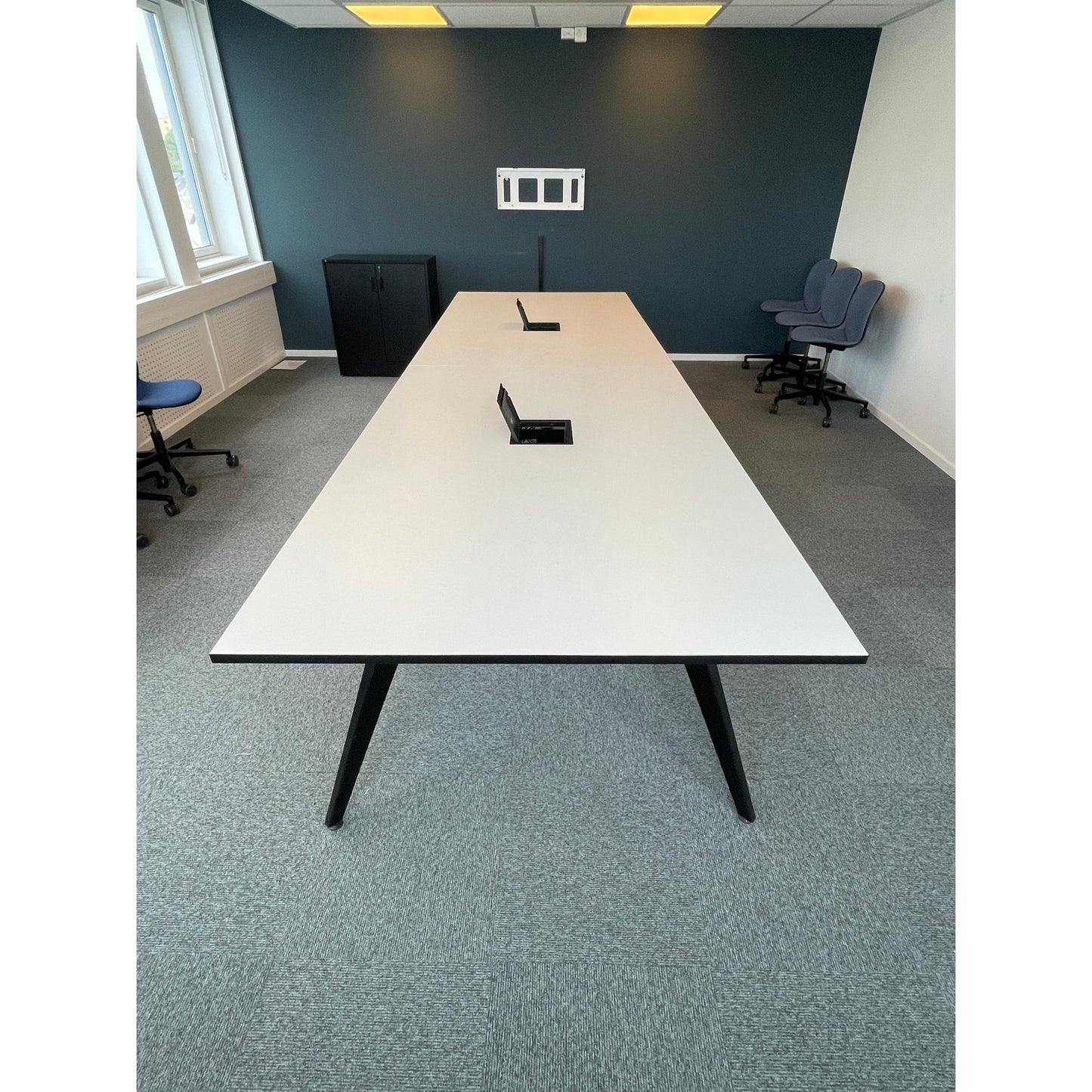 Møtebord fra Fora Form, hvit laminat, 380x120 cm