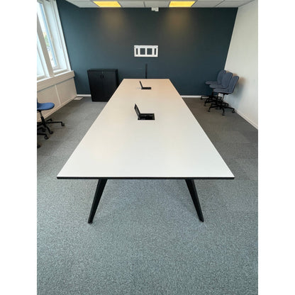 Møtebord fra Fora Form, hvit laminat, 380x120 cm