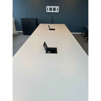 Møtebord fra Fora Form, hvit laminat, 380x120 cm
