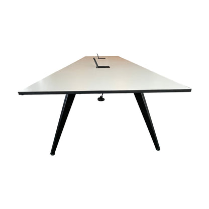 Møtebord fra Fora Form, hvit laminat, 380x120 cm