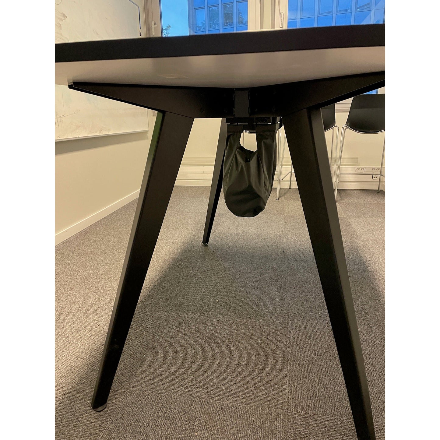 Møtebord fra Fora Form, sort, 180x80 cm