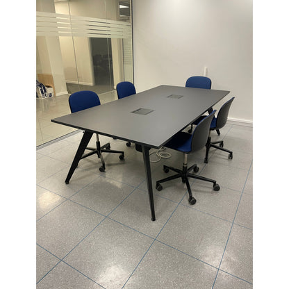 Sort møtebord fra Fora Form 240x120 cm