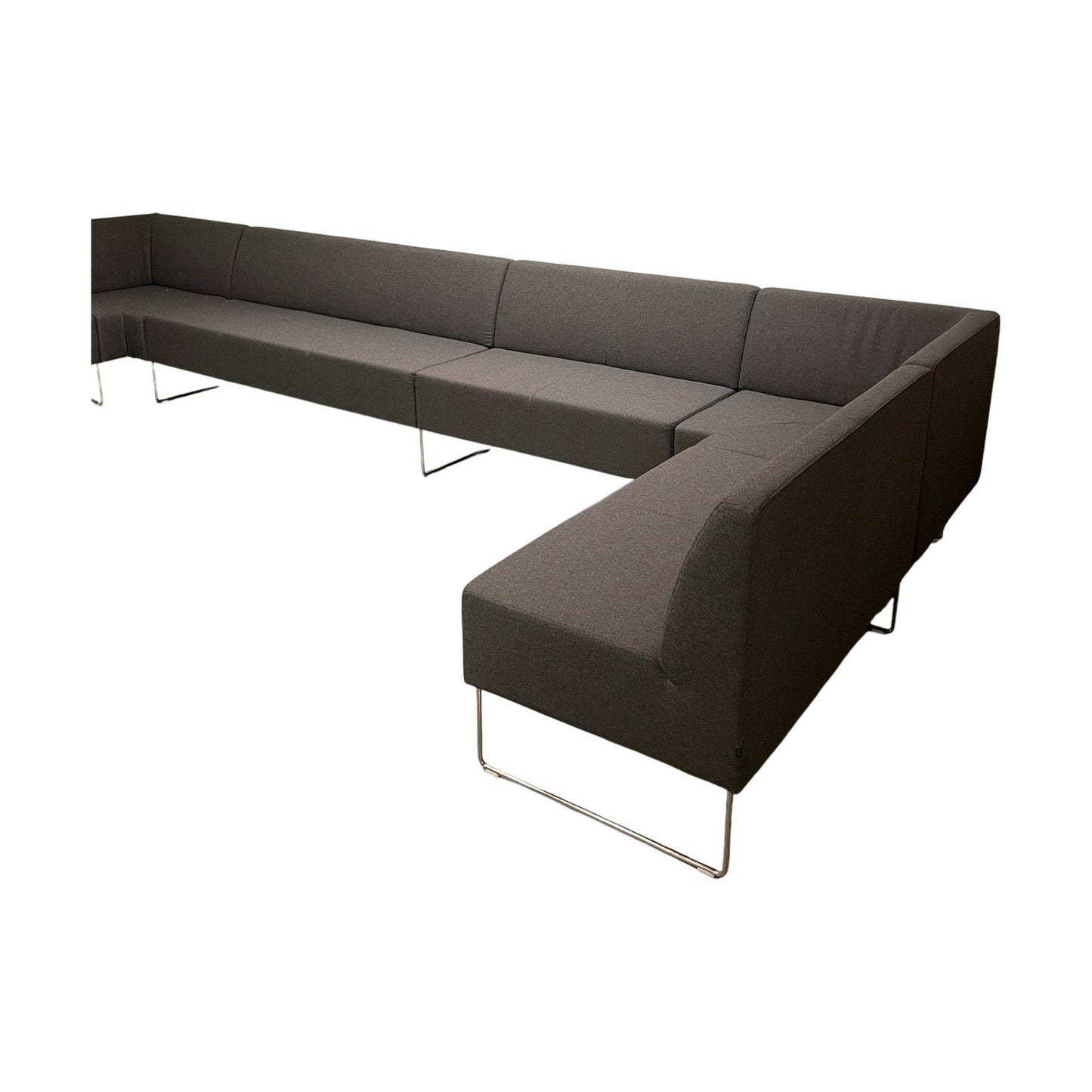 Pivot U-loungesofa fra VAD i mørk grå