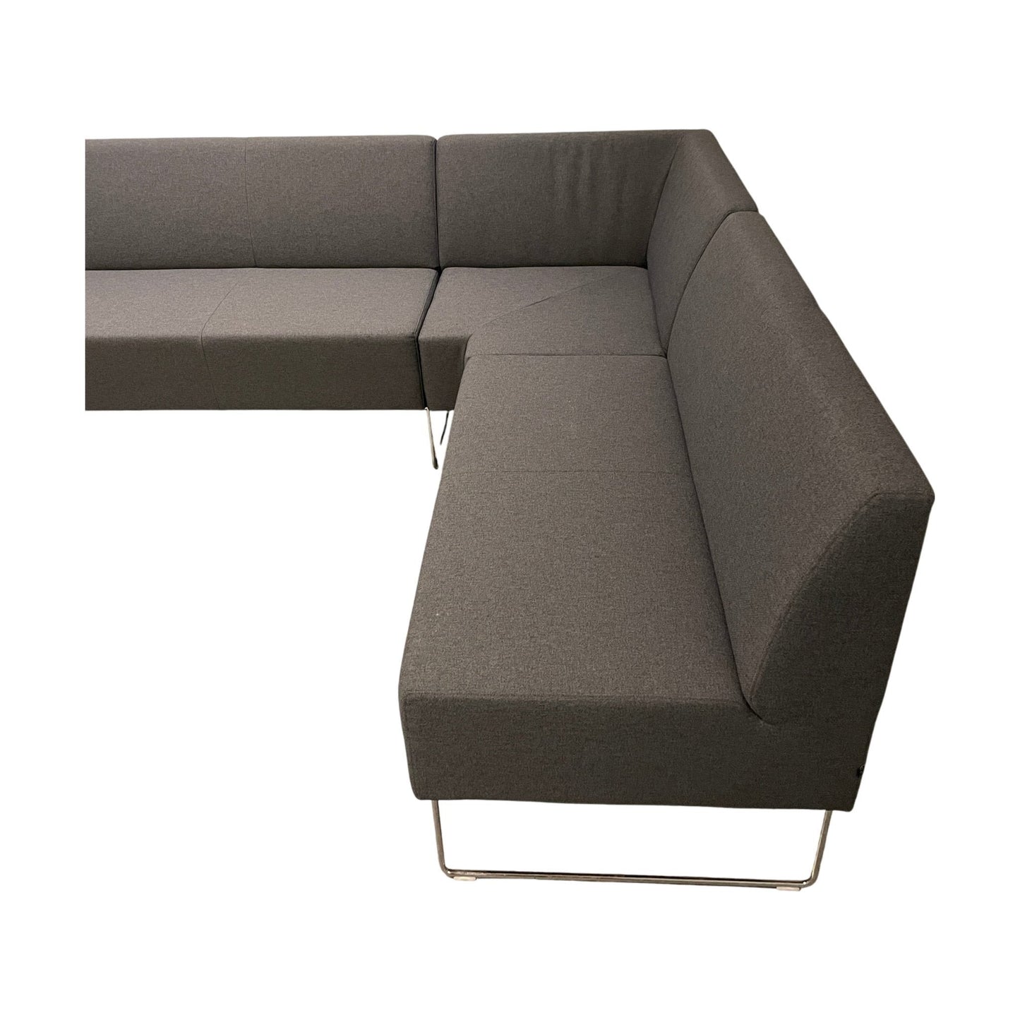 Pivot U-loungesofa fra VAD i mørk grå