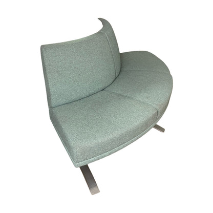 Retro loungesofa i dus grønn, med buet rygg