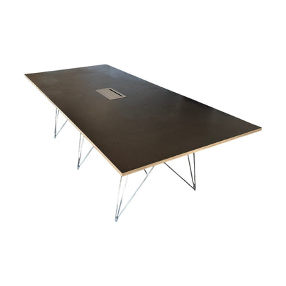 Møtebord med designben i krom, svart bordplate, 250x110 cm