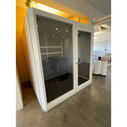 Abstracta Plenty Pod stillerom i hvit, Large (221,5 × 231,5 × 221,5 cm)