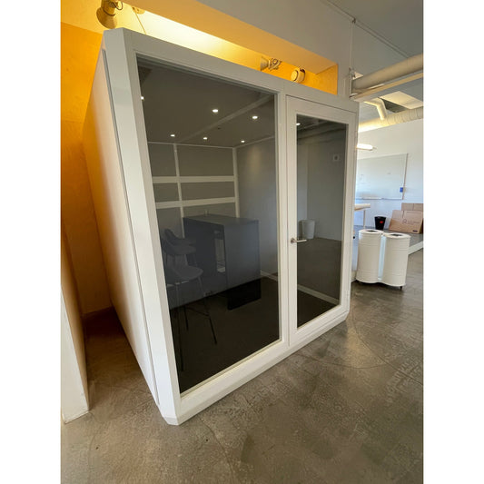 Abstracta Plenty Pod stillerom i hvit, Large (221,5 × 231,5 × 221,5 cm)