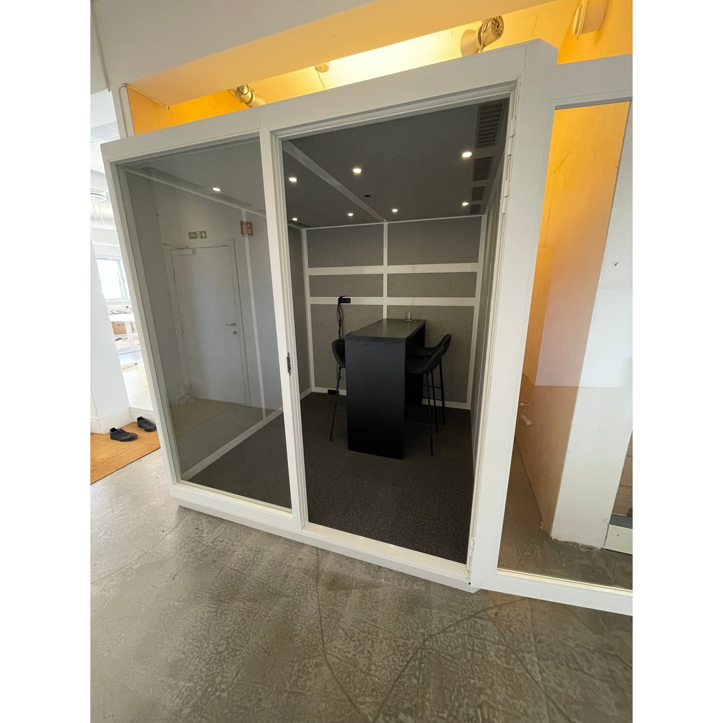 Abstracta Plenty Pod stillerom i hvit, Large (221,5 × 231,5 × 221,5 cm)