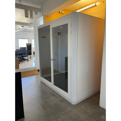 Abstracta Plenty Pod stillerom i hvit, Large (221,5 × 231,5 × 221,5 cm)