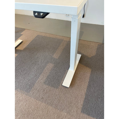 Helhvitt elektrisk hev/senk skrivebord fra Linak, 120x70 cm