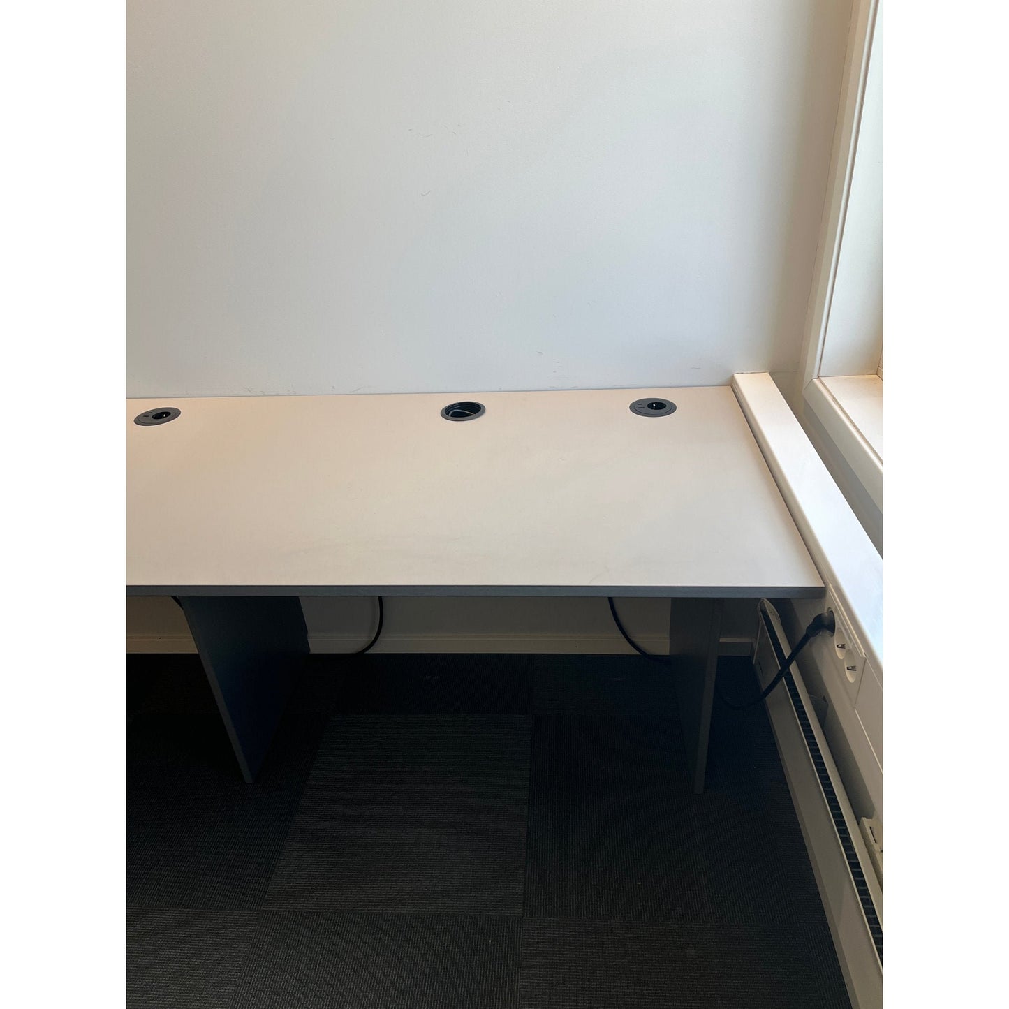 Arbeidspult for 4 pers fra Norengros, desktop linoleum, 470x70 cm